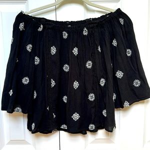 Like NEW Forever 21 Off the Shoulder Top